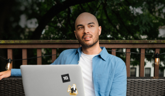 Poste d'assistant virtuel